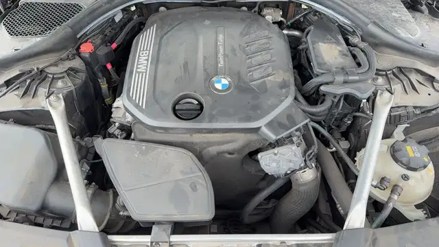 BMW 5 Series view 15