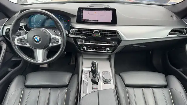 BMW 5 Series view 11