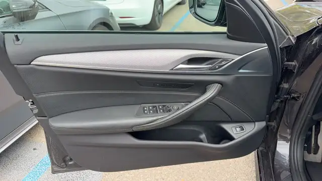 BMW 5 Series view 7