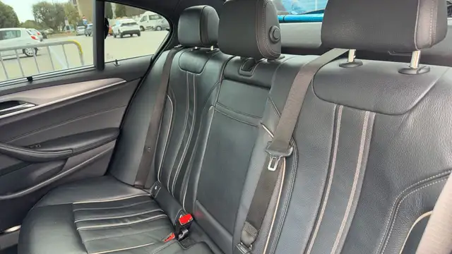 BMW 5 Series view 9