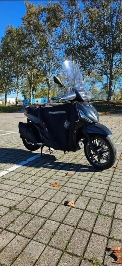 Piaggio Beverly 400 Černá - 1