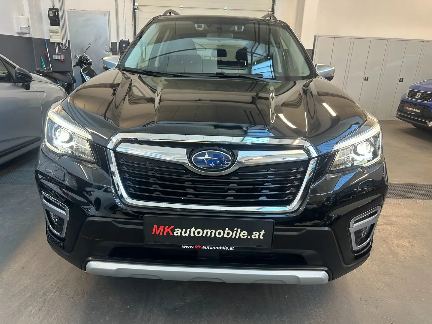 Subaru Forester 2,0i e-Boxer Premium AWD Aut. 4x4 Černá - 2