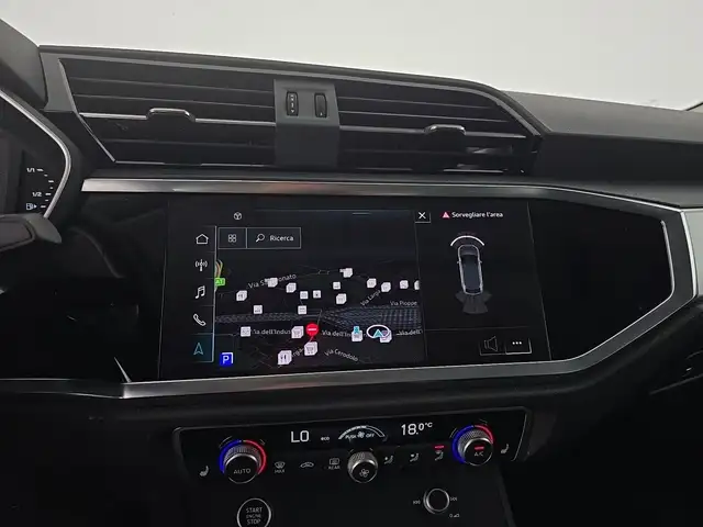 Audi Q3 view 14