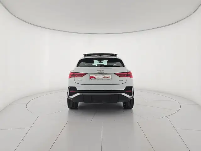 Audi Q3 view 4