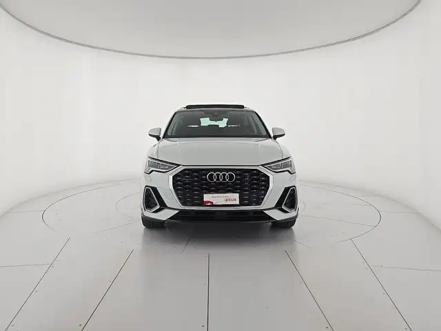Audi Q3 view 7