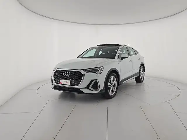 Audi Q3 main image