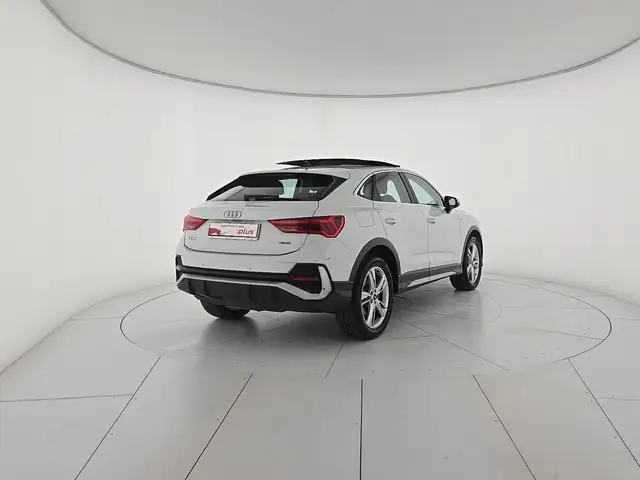 Audi Q3 view 5