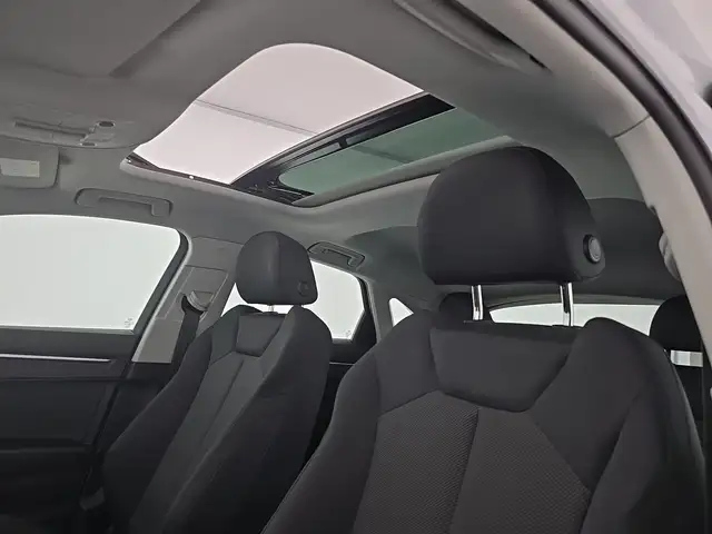 Audi Q3 view 12