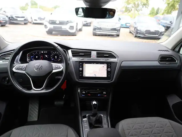 Volkswagen Tiguan view 13