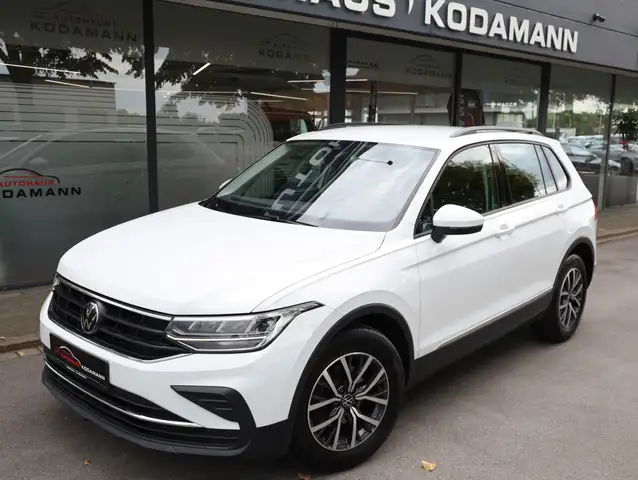 Volkswagen Tiguan view 2