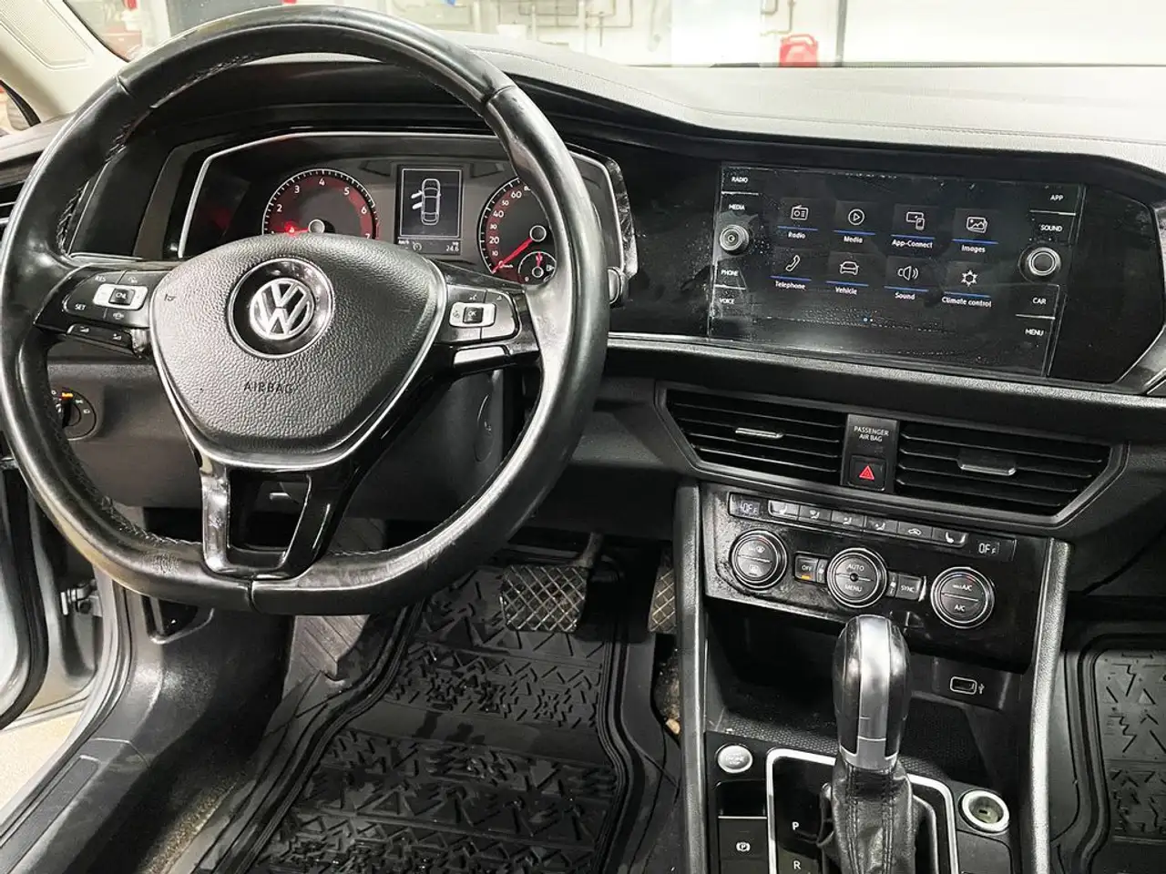 Volkswagen Jetta снимка Volkswagen Jetta