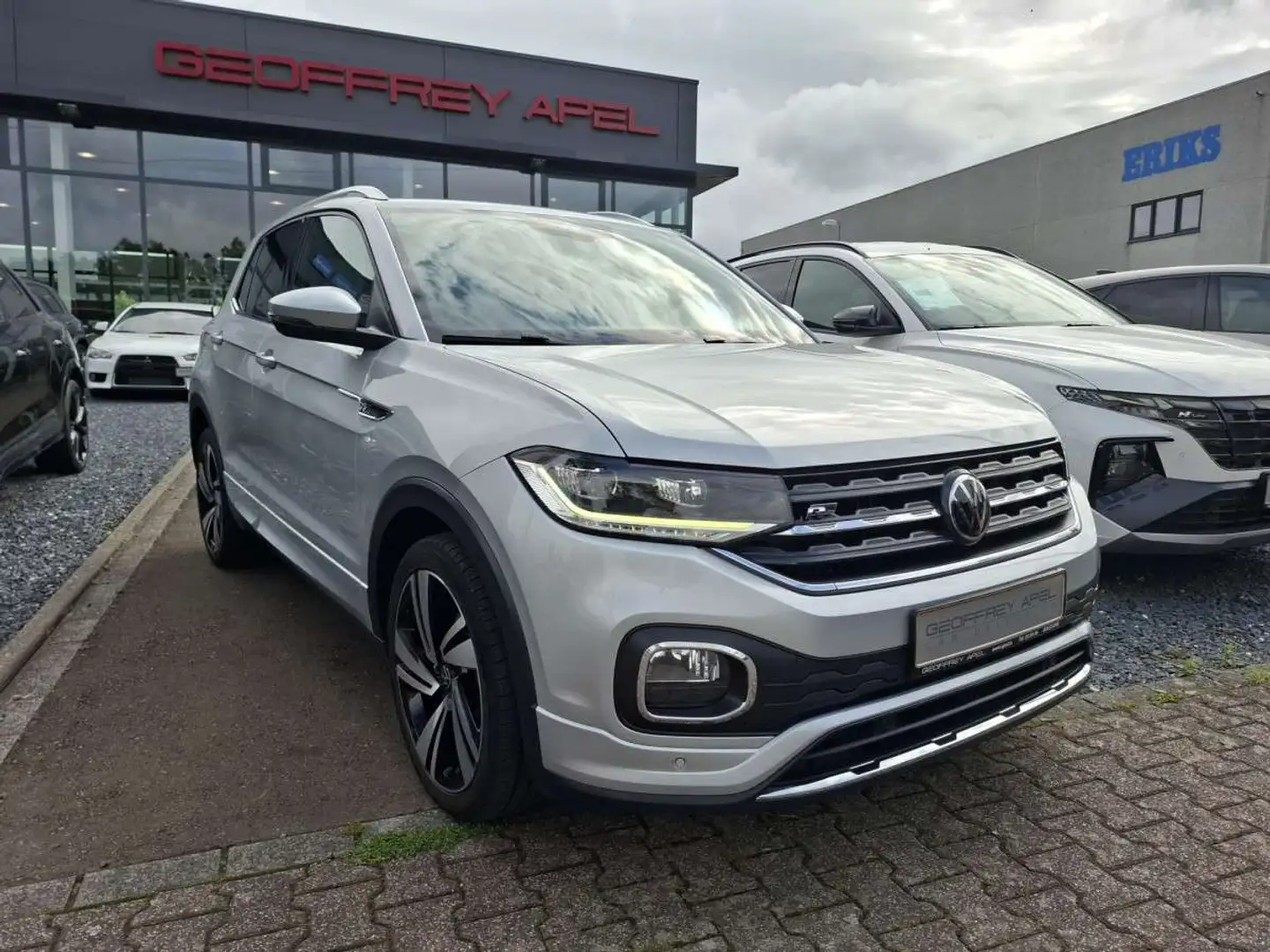 Volkswagen T-Cross 1.5 TSI 150 DSG R-LINE CUIR NAVI 1 HAND siva - 1