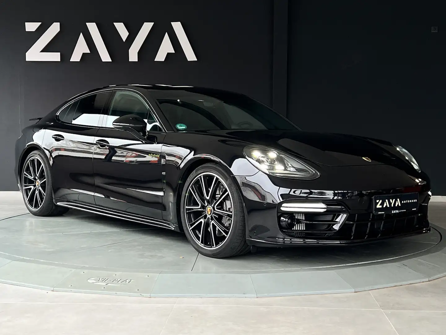Porsche Panamera E-Hybrid*SPORT-CHRONO*LUFT*SPORTABGAS* Schwarz - 1