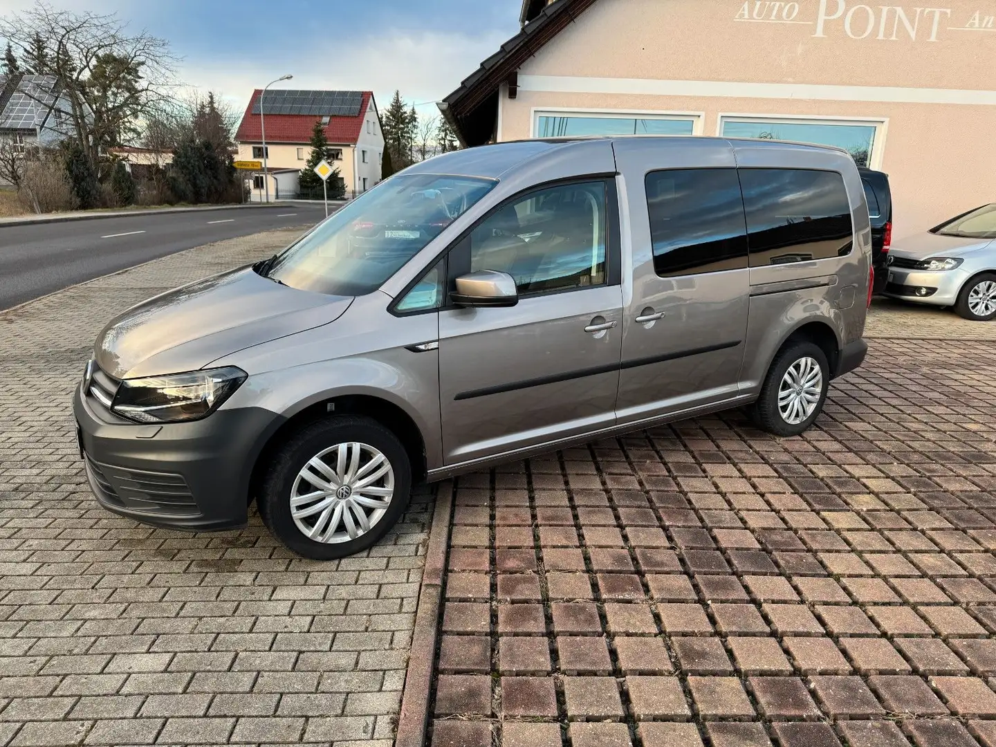 Volkswagen Caddy PKW Maxi BMT in Top Zustand mit 7 Sitze Beige - 1