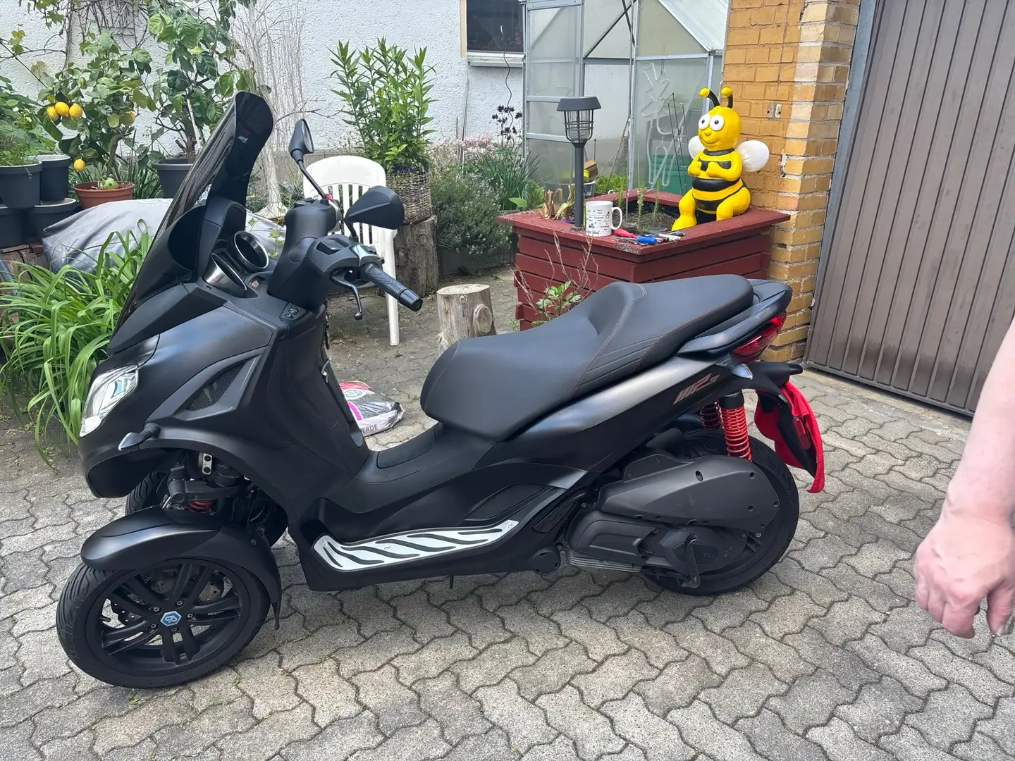Piaggio MP3 300 HPE Schwarz - 1