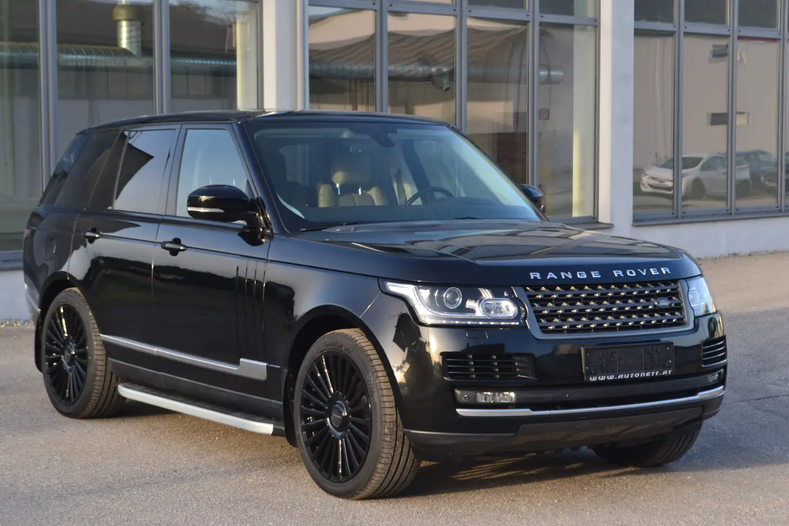 Land Rover Range Rover SUV/Geländewagen/Pickup in Schwarz gebraucht in Wels  für € 55 900,-