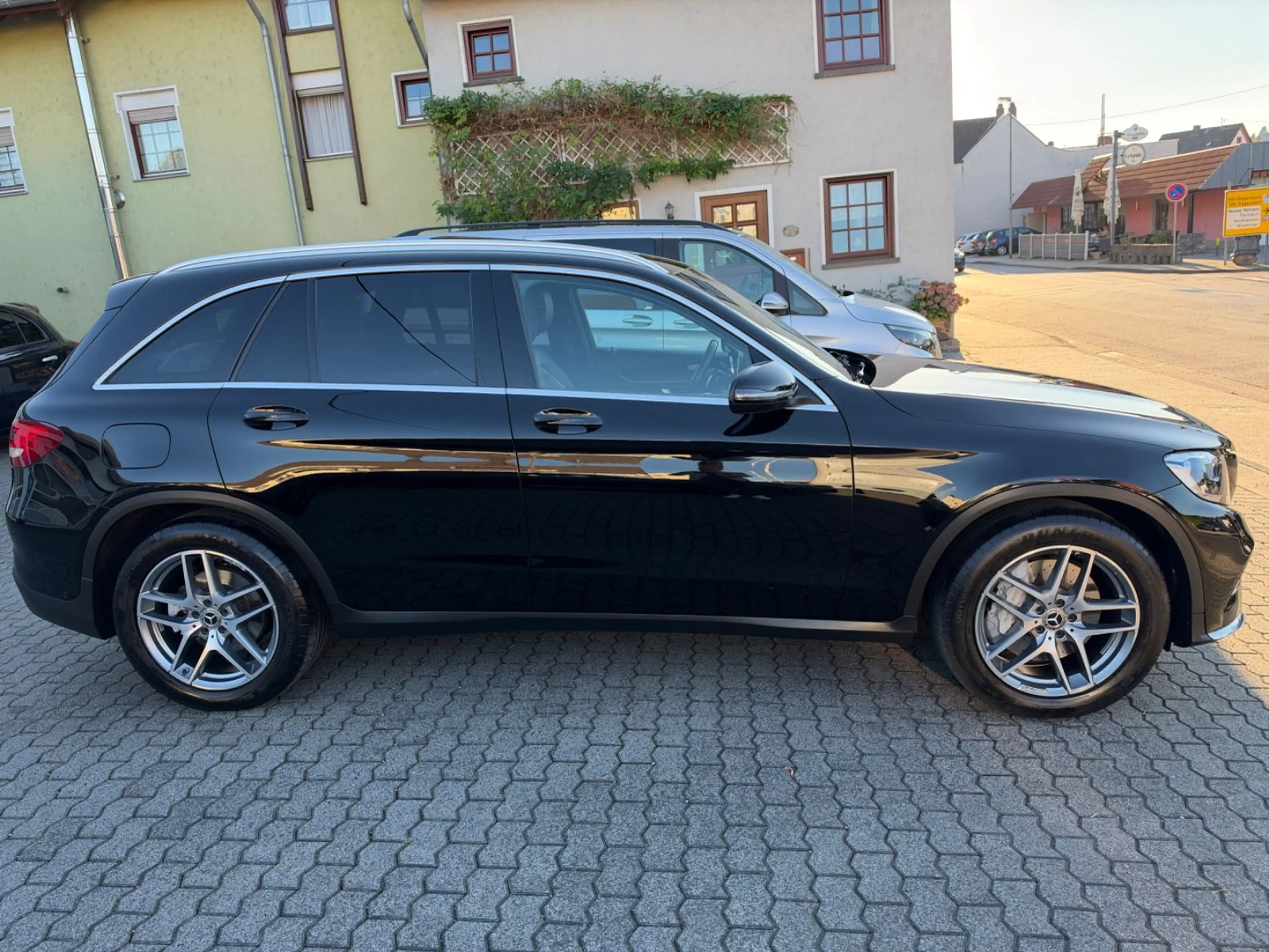 Mercedes-Benz GLC 220 d 4Matic AMG-Line Pano StandHZ 19" 2.Hand — photo 13