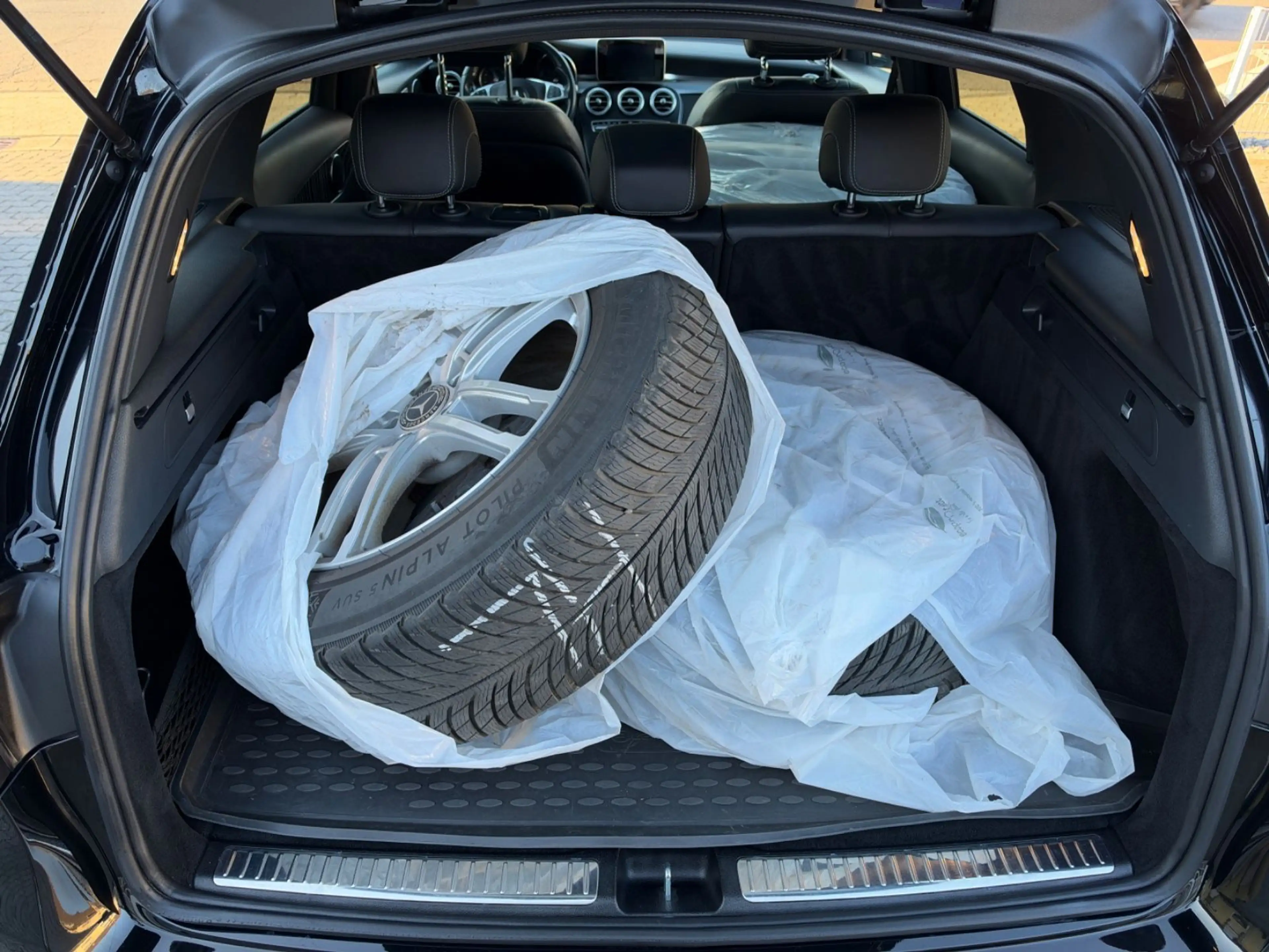 Mercedes-Benz GLC 220 d 4Matic AMG-Line Pano StandHZ 19" 2.Hand — photo 9