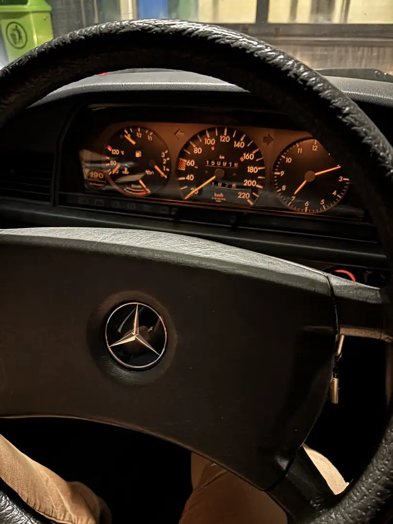 Mercedes-Benz 190 W 201 Oldtimer Bronze - 2