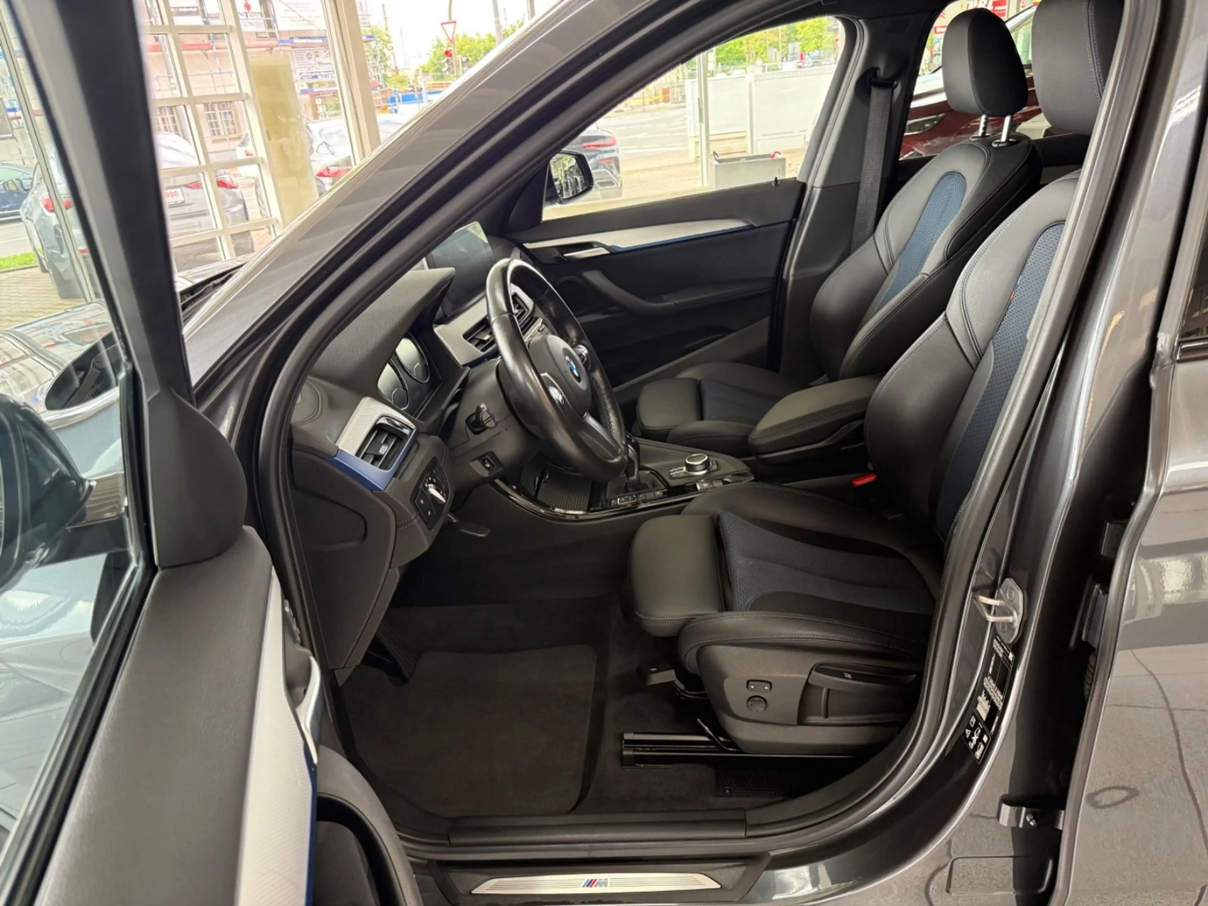 BMW X1 xDrive 20d M Sportpaket AUT./LED/HUD/CAM — photo 7