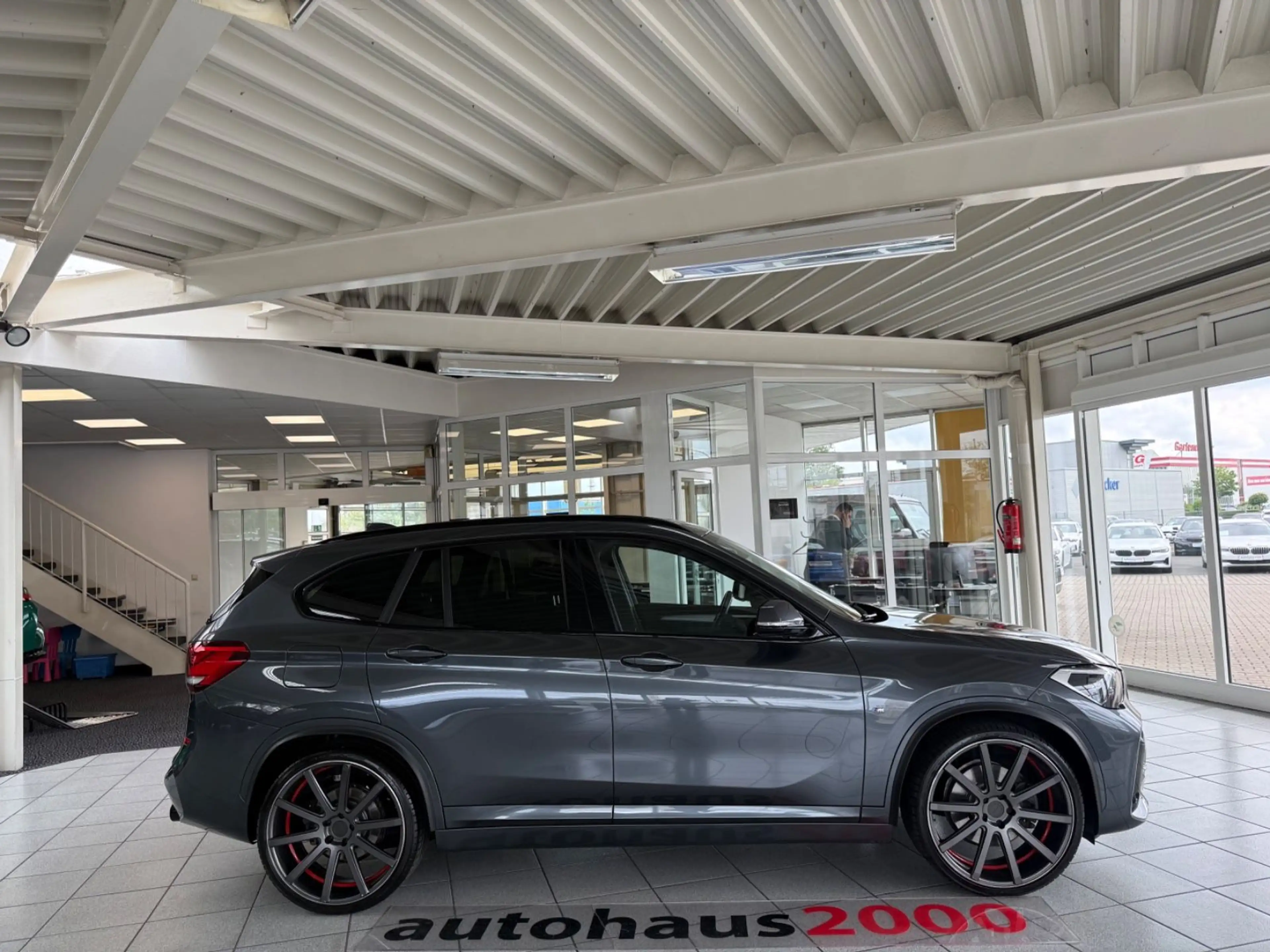 BMW X1 xDrive 20d M Sportpaket AUT./LED/HUD/CAM — photo 2