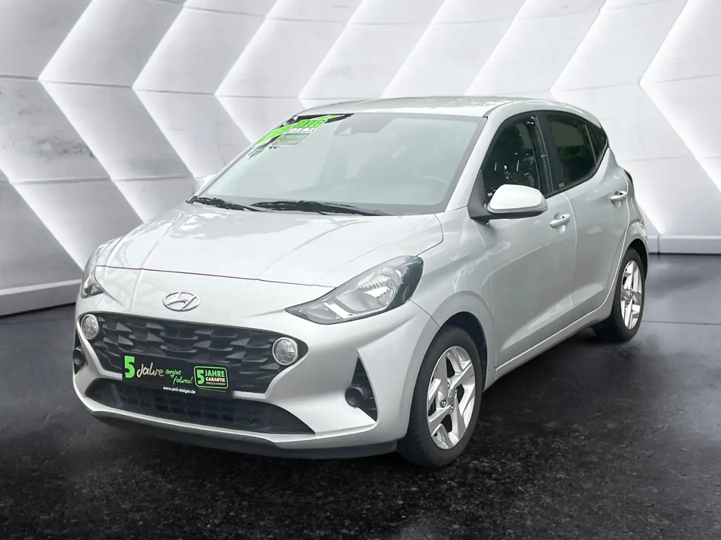 Hyundai i10 1.0 Trend DynLicht Fernlichtass. LM PDC SHZ Zilver - 2