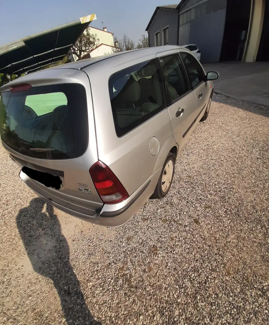 Ford Focus SW 1.8 td Ambiente FL - 2