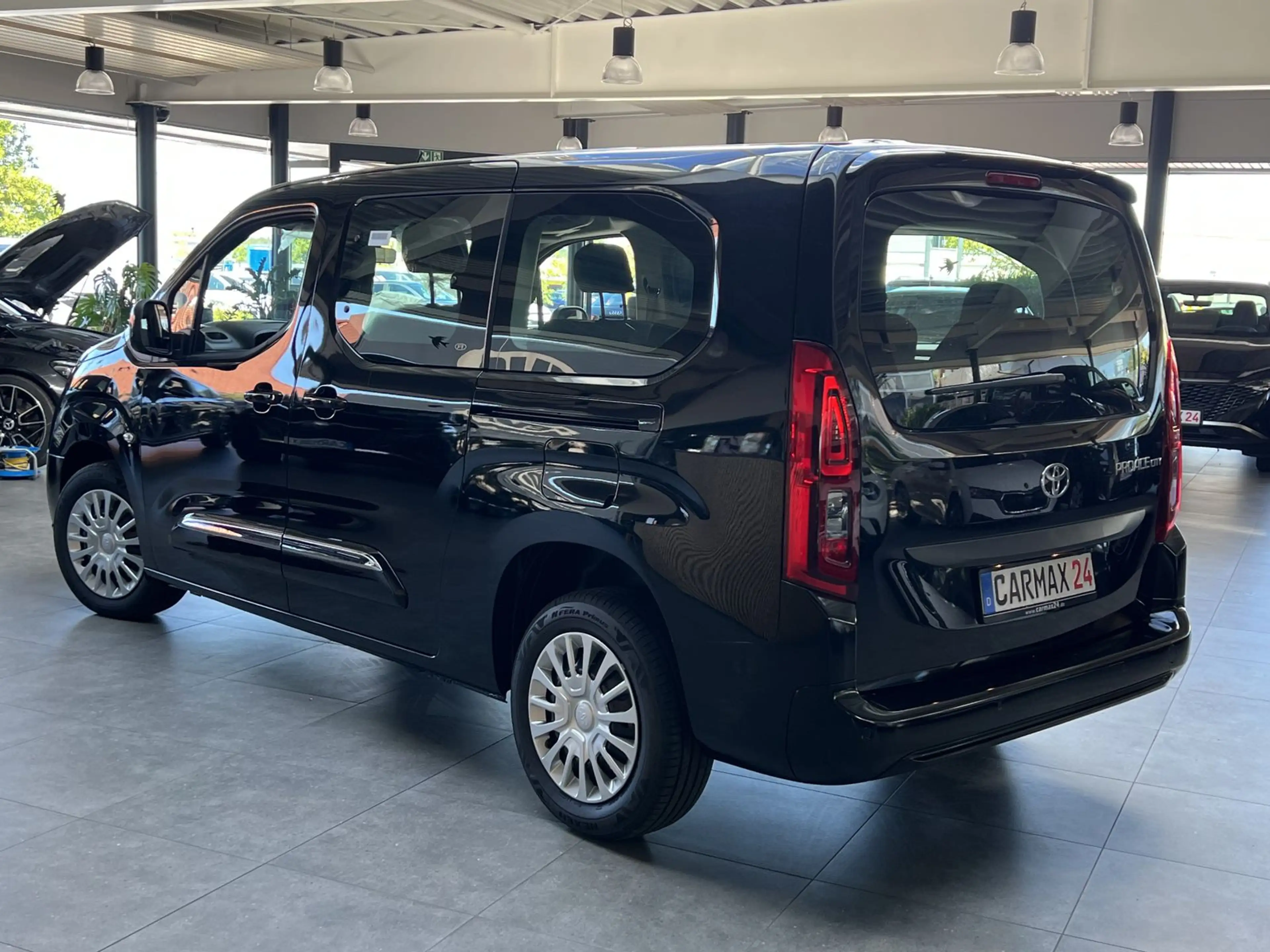 Toyota Proace CombiL2 Verso City 7 Sitzer CarPl — photo 6