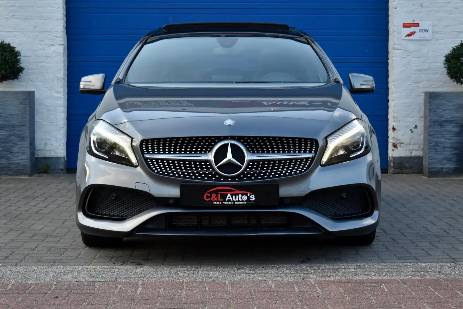 Mercedes-Benz A 200 Ambition | AMG | PANO | Grijs - 2