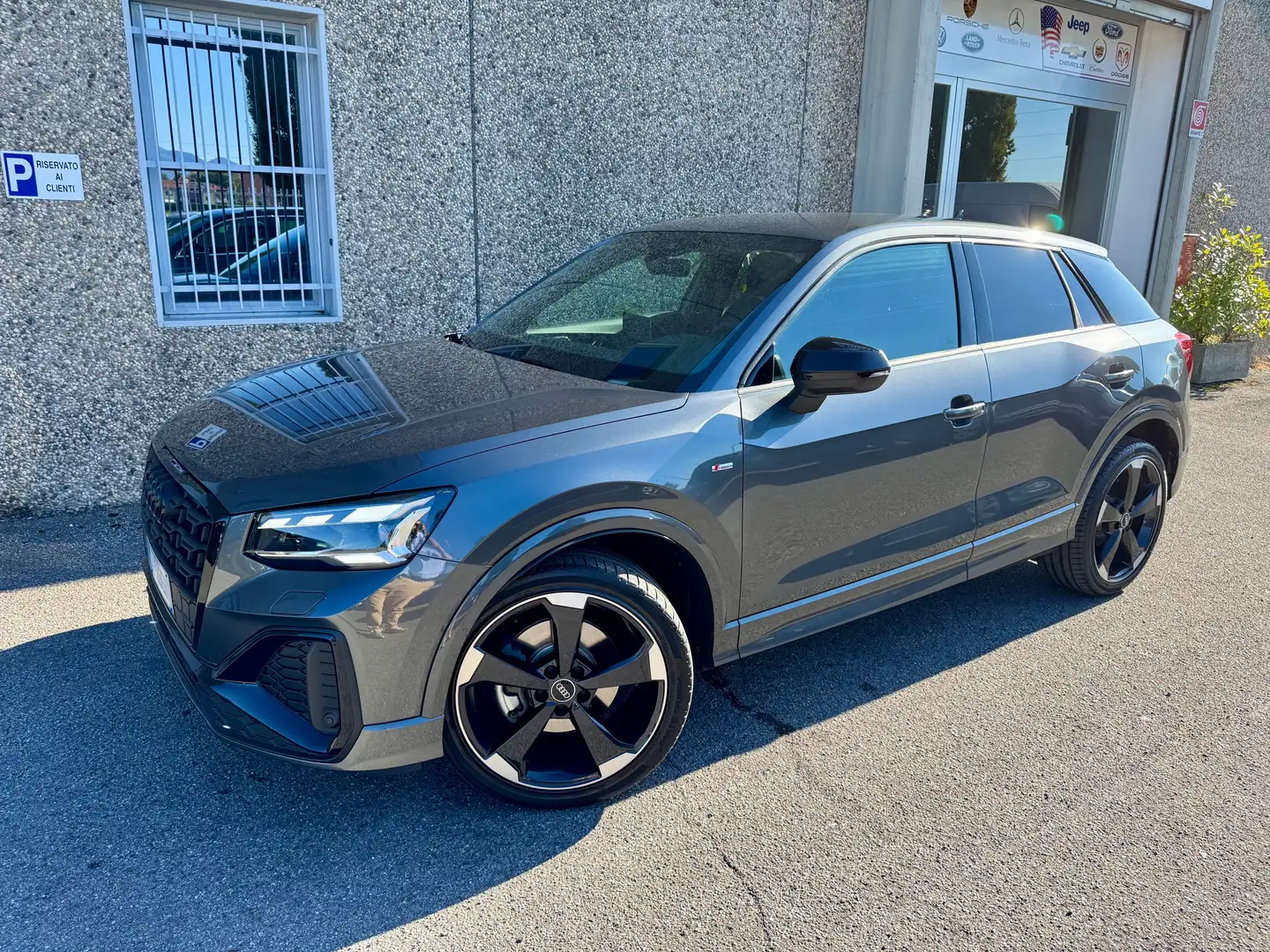 Audi Q2 40 2.0 tfsi Identity Black quattro s-tronic "S-LINE "PARI AL NUOVO!" Grigio - 1