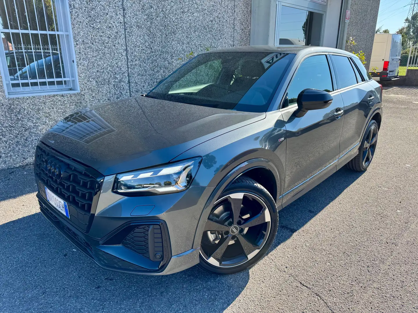Audi Q2 40 2.0 tfsi Identity Black quattro s-tronic "S-LINE "PARI AL NUOVO!" Grigio - 2