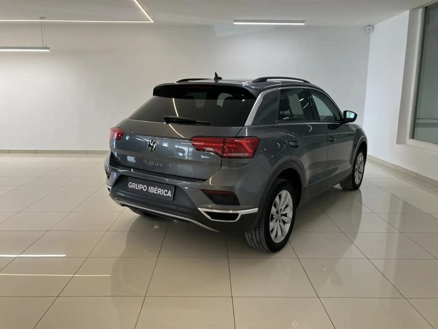 Volkswagen T-Roc 2.0TDI Advance DSG7 Gris - 2