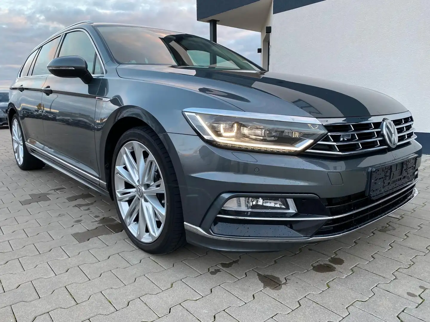 Volkswagen Passat Variant Highline 4Motion|VOLL Grau - 1