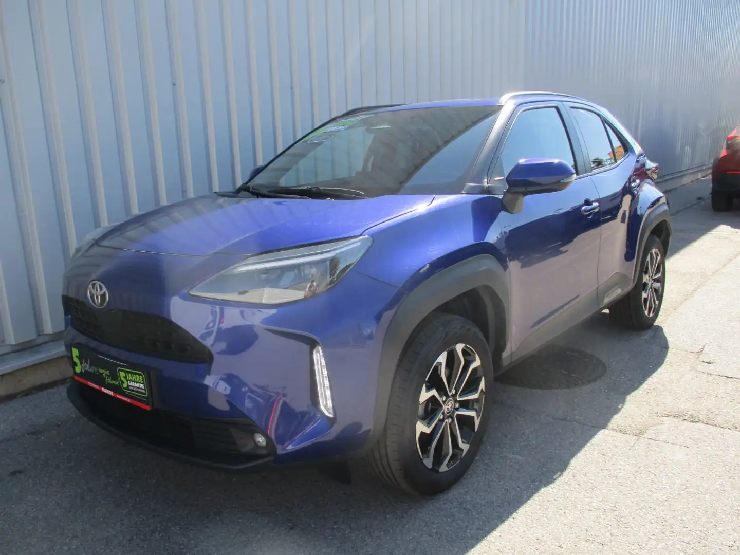 Toyota Yaris Cross 1.5 VVT-i Hybrid Active Drive Aut. Blau - 2