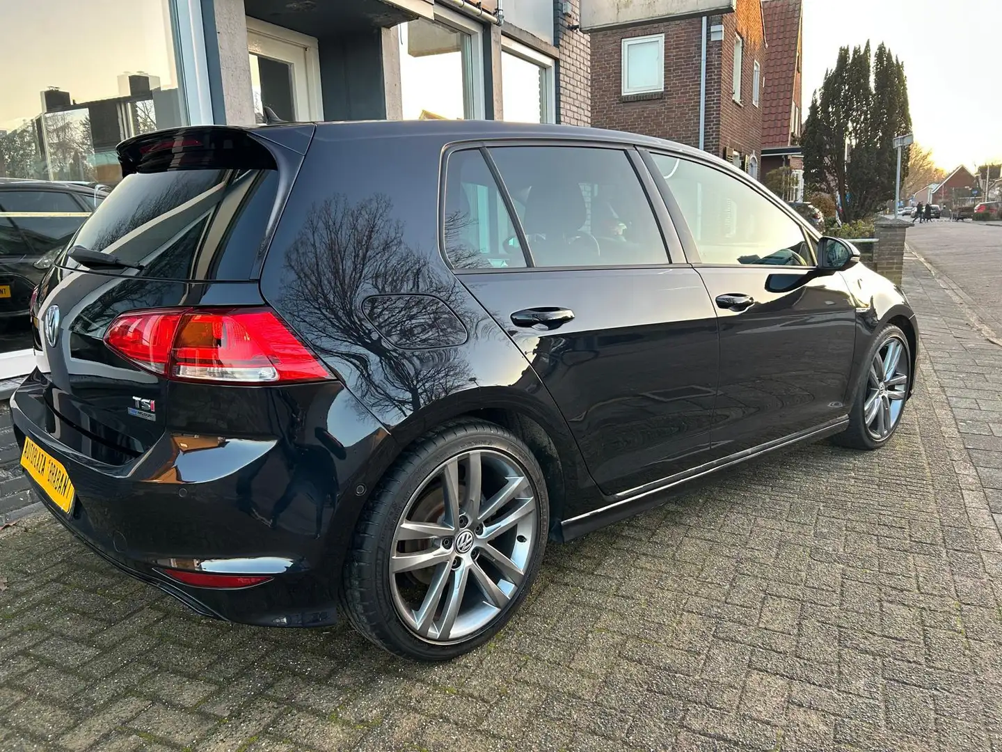 Volkswagen Golf 1.4 TSI R-LINE / PDC / PARKEERHULP / STOELVERWARMI Schwarz - 2