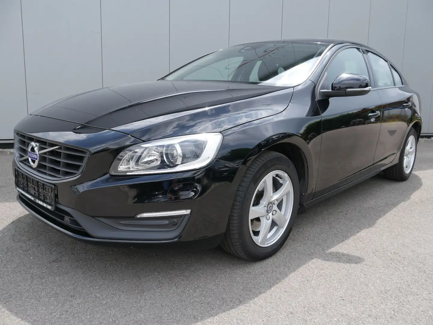 Volvo S60 Lim. D3 Kinetic NAVI/S-DACH/STHZ/PDC Zwart - 1