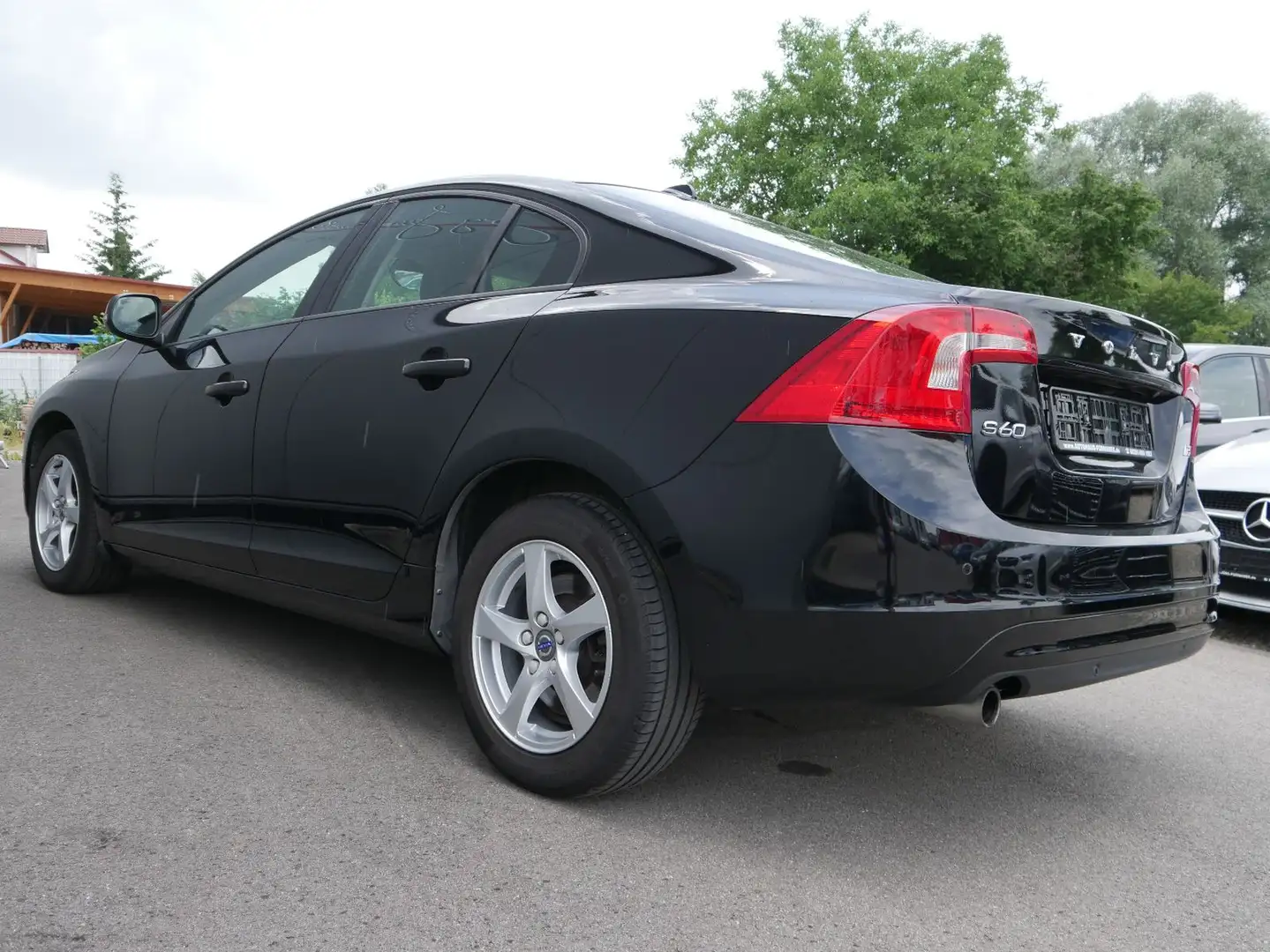 Volvo S60 Lim. D3 Kinetic NAVI/S-DACH/STHZ/PDC Zwart - 2