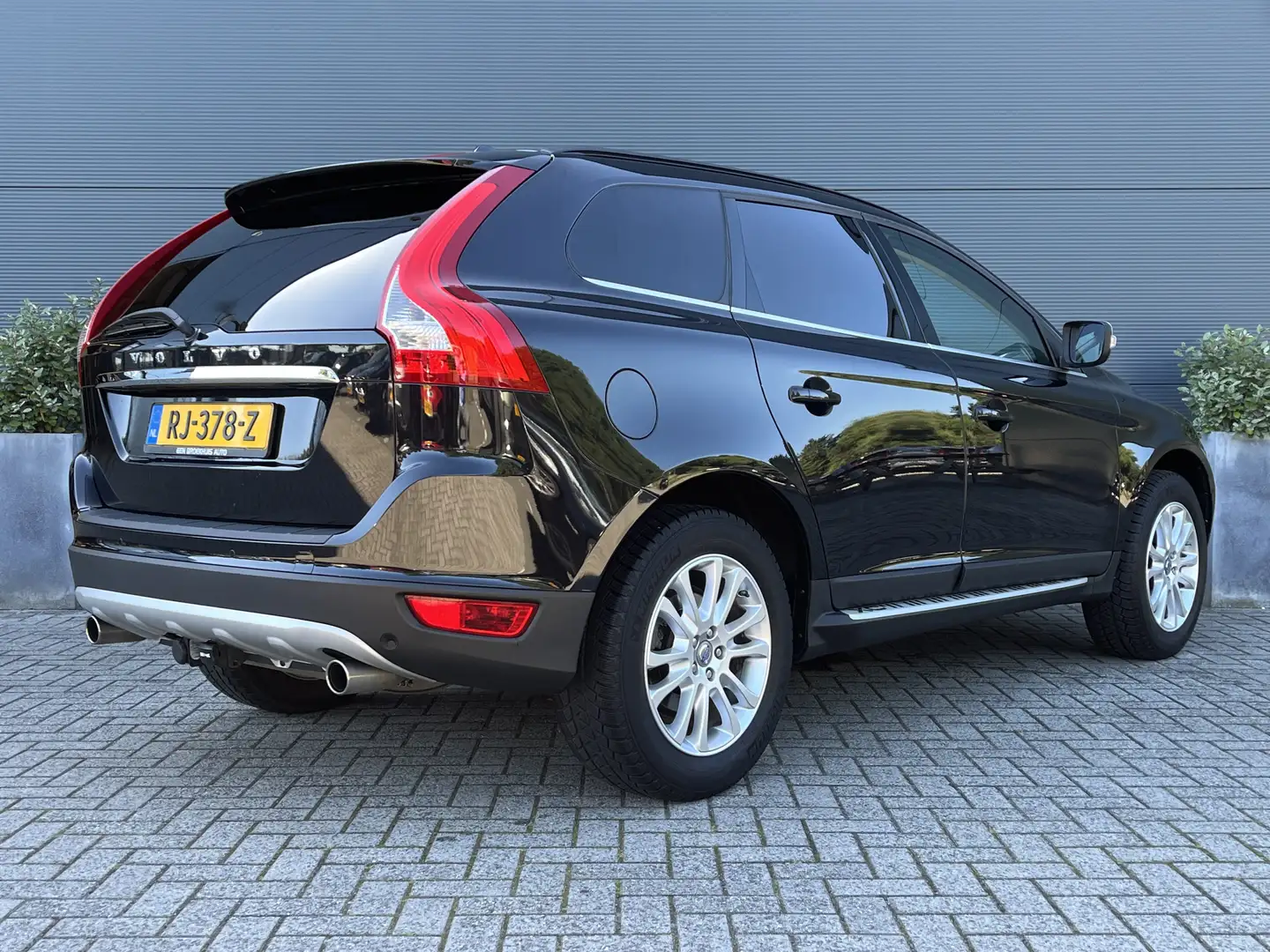 Volvo XC60 2.0T Summum | LPG | UNIEK! | Panoramadak | Zwart - 2
