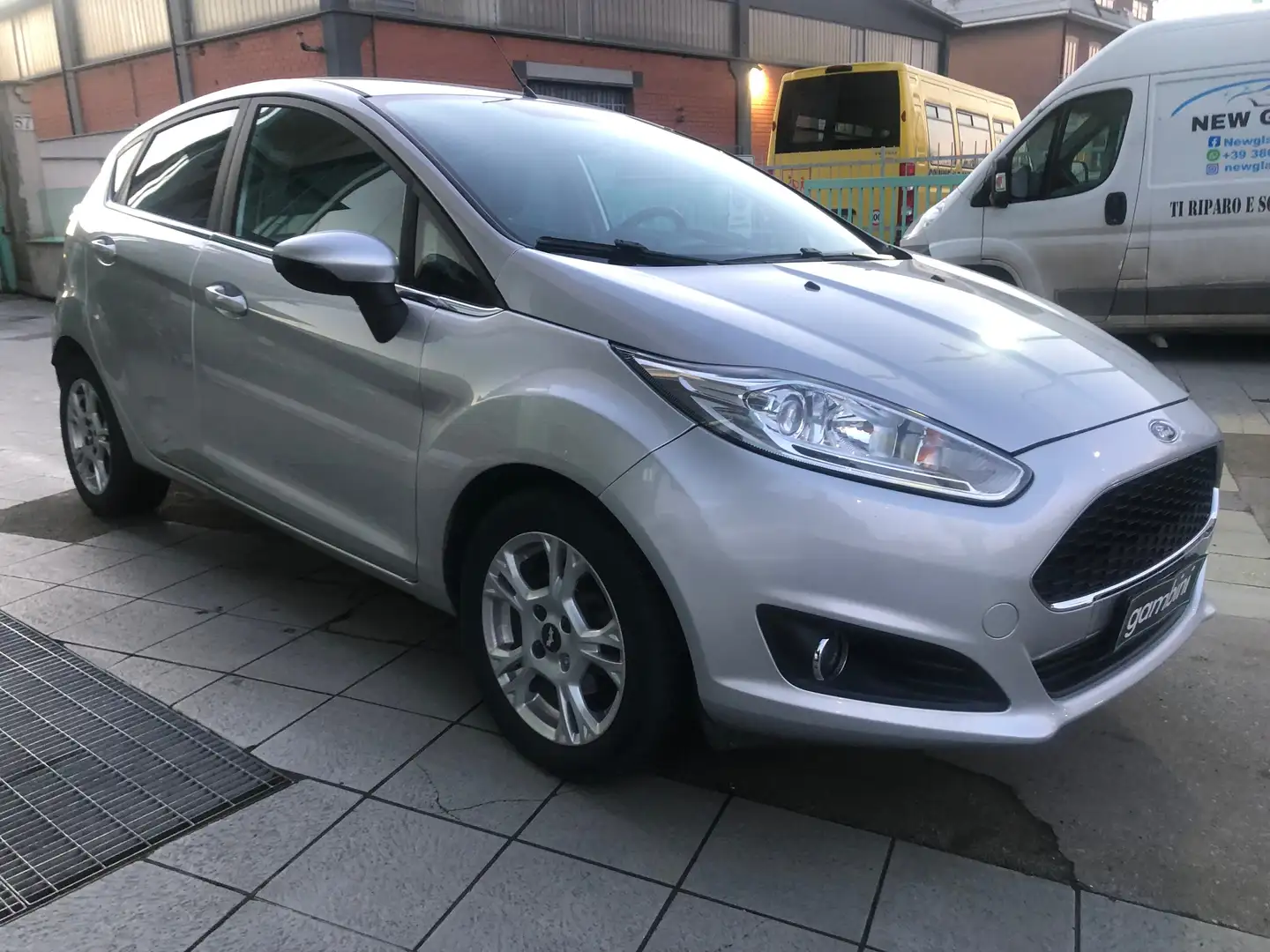 Ford Fiesta 1.5 tdci Titanium 5.P 75c+ NAVI uso NEOPATENTATI Argento - 1