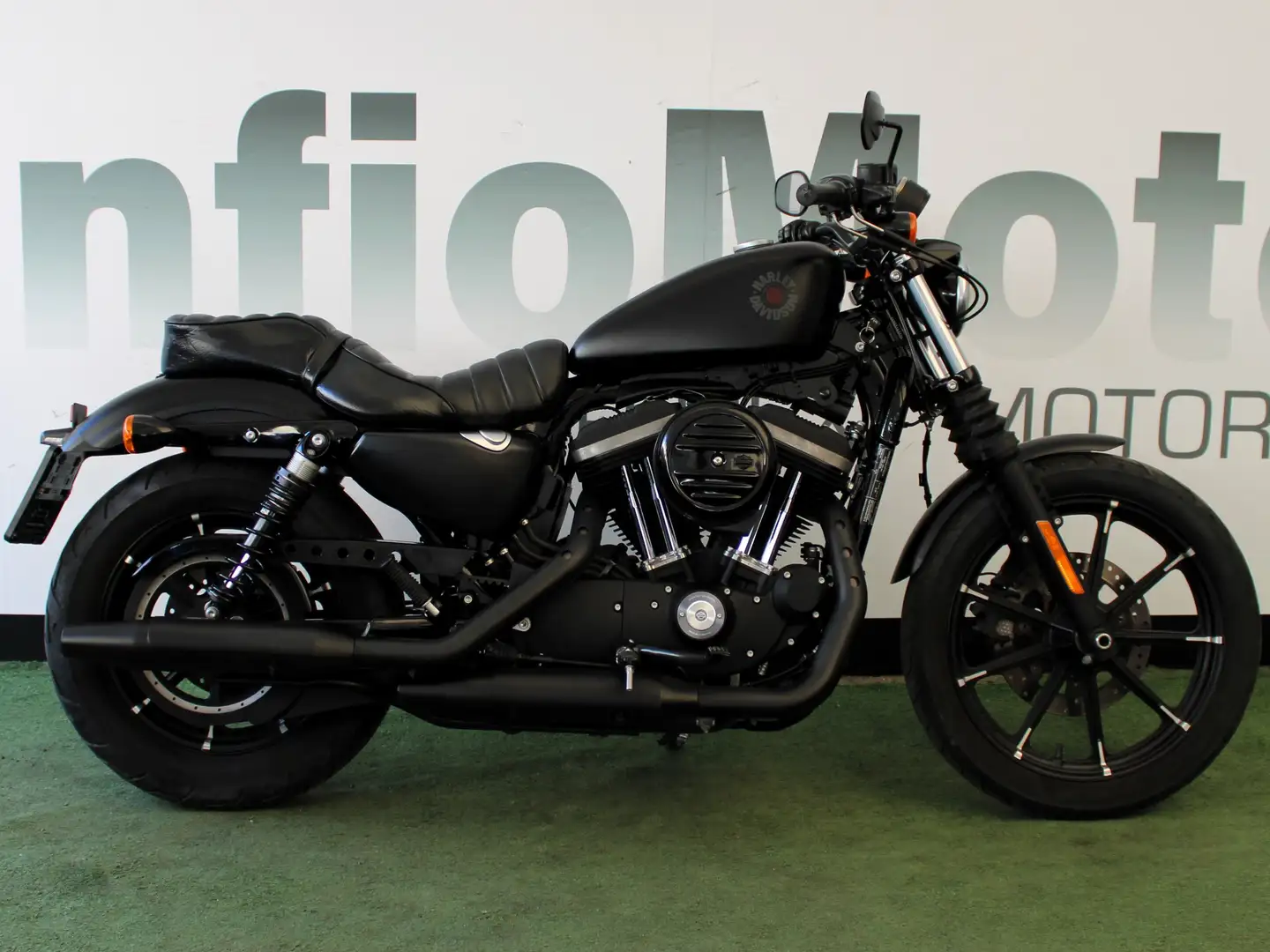 Harley-Davidson Sportster 883 IRON Negro - 1