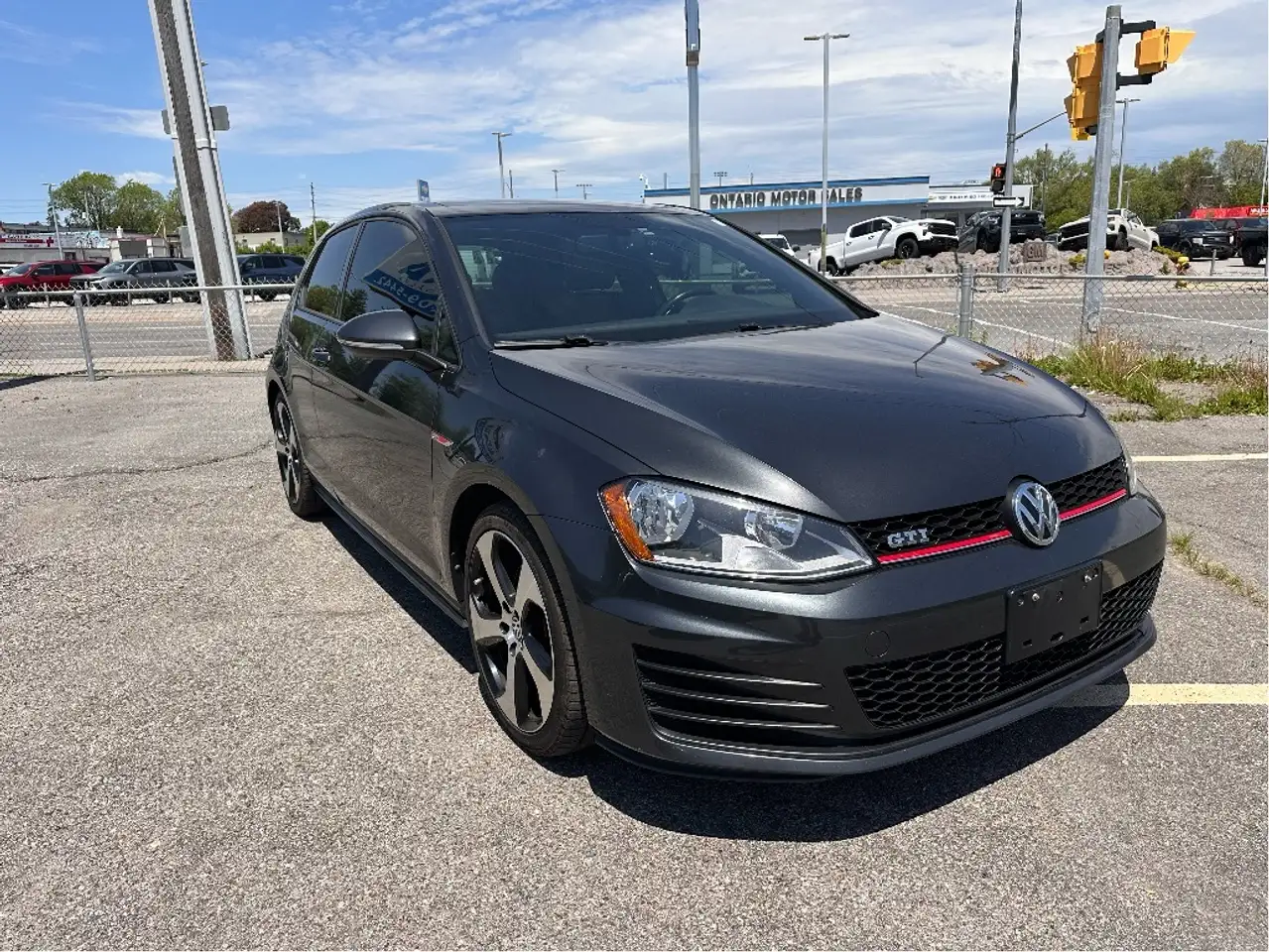 Volkswagen Golf GTI снимка Volkswagen Golf GTI