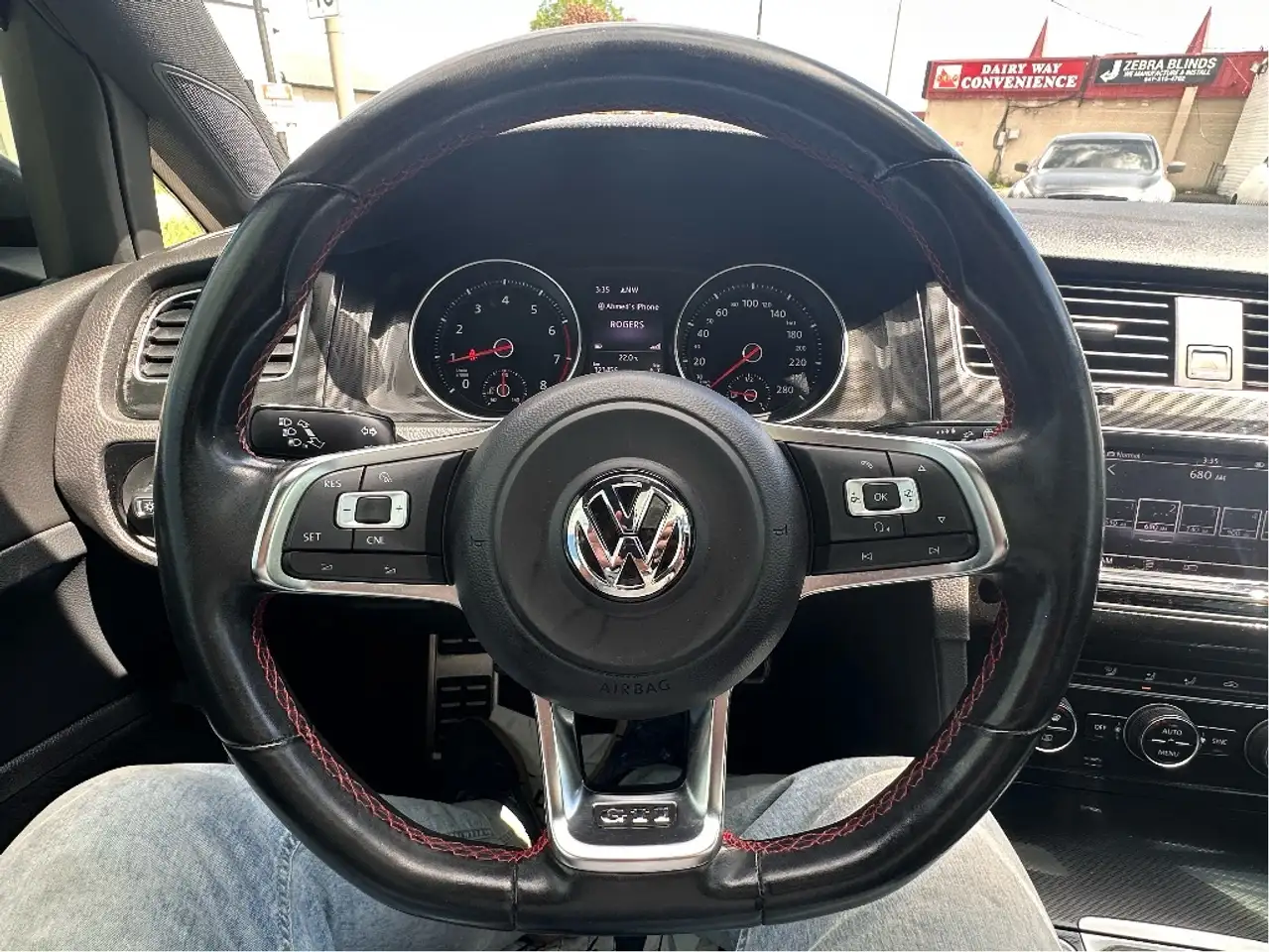 Volkswagen Golf GTI снимка Volkswagen Golf GTI