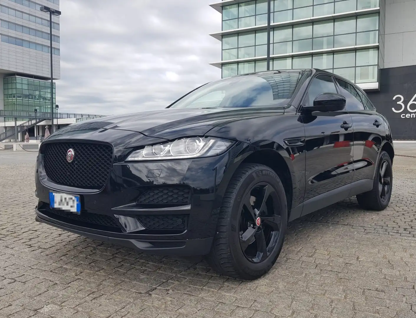 Jaguar F-Pace 2.0d i4 Pure awd 180cv auto my18 - 1