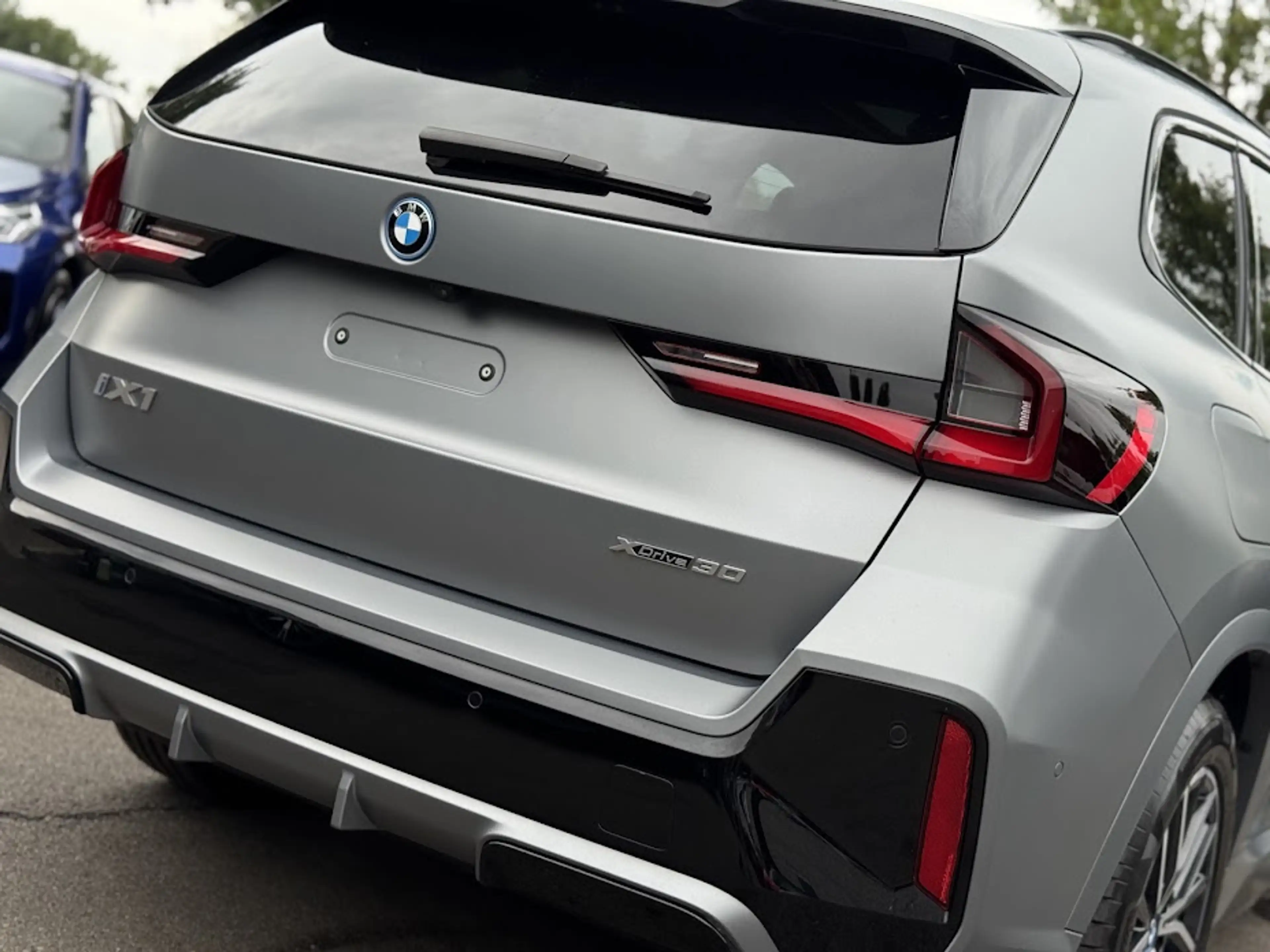BMW iX1 xDrive30 M Sport / PANO / 360 / TRKHK / LEDER / HUD / ELEK SEAT / KEYL / MASSAGE / DRIV PROF / FULL!! — photo 10