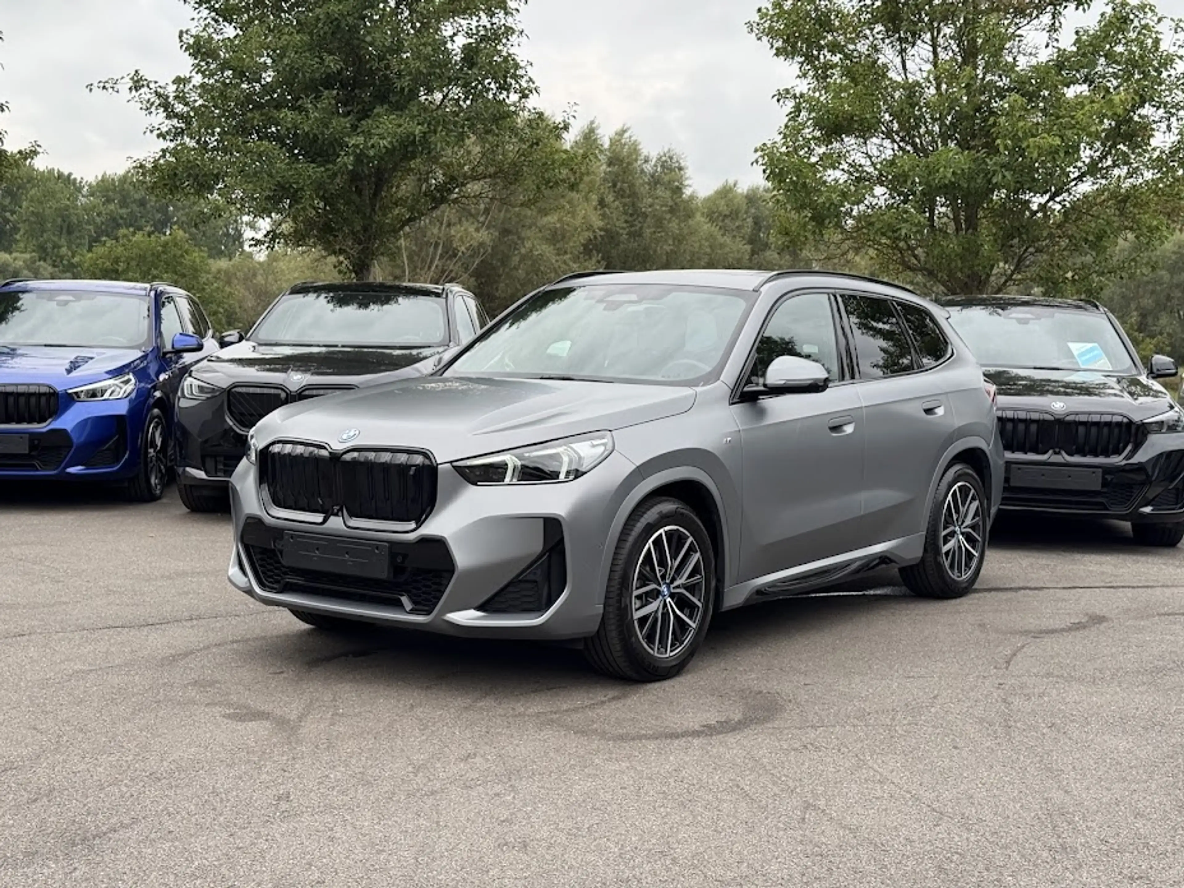 BMW iX1 xDrive30 M Sport / PANO / 360 / TRKHK / LEDER / HUD / ELEK SEAT / KEYL / MASSAGE / DRIV PROF / FULL!!