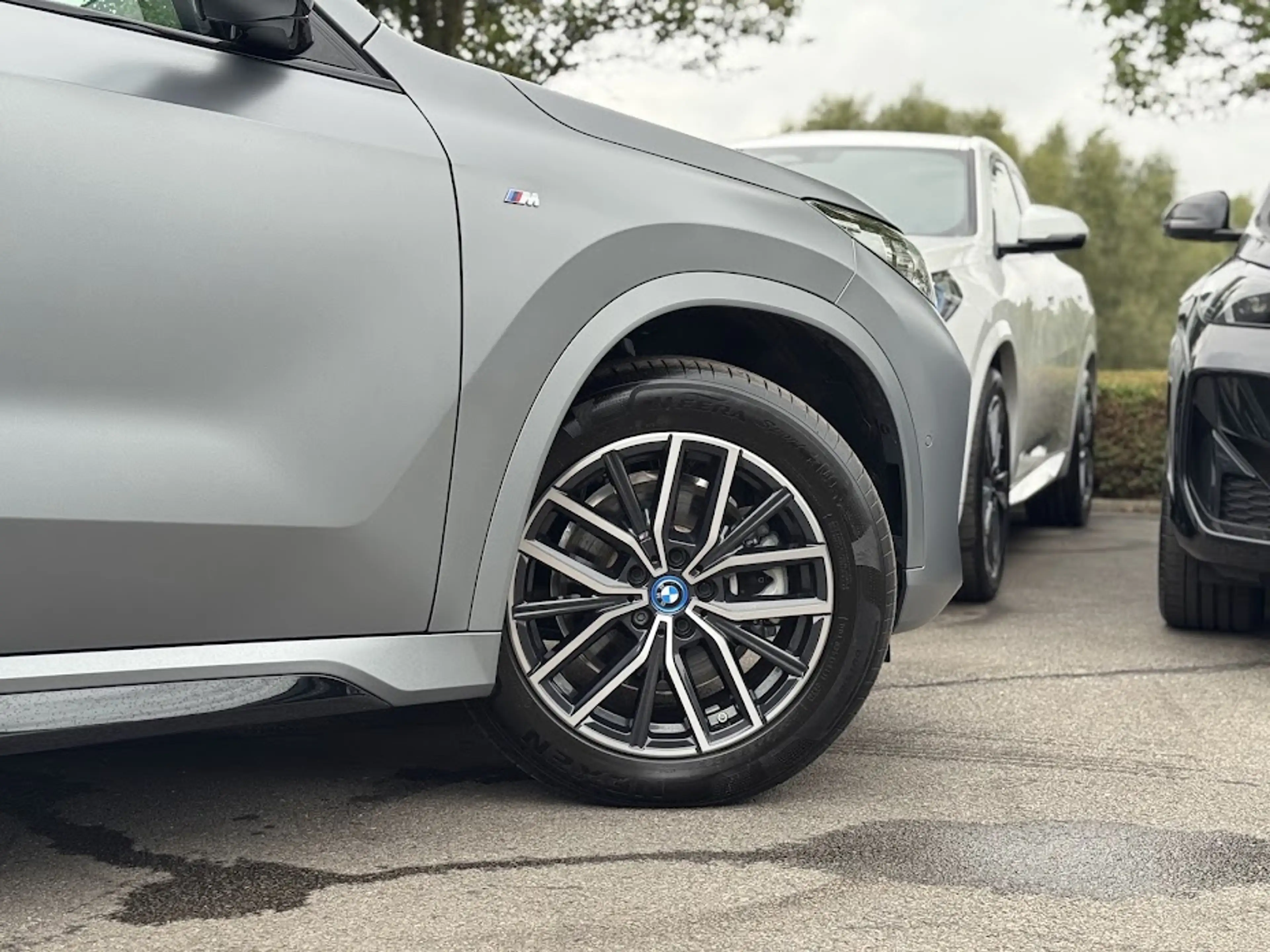 BMW iX1 xDrive30 M Sport / PANO / 360 / TRKHK / LEDER / HUD / ELEK SEAT / KEYL / MASSAGE / DRIV PROF / FULL!! — photo 15