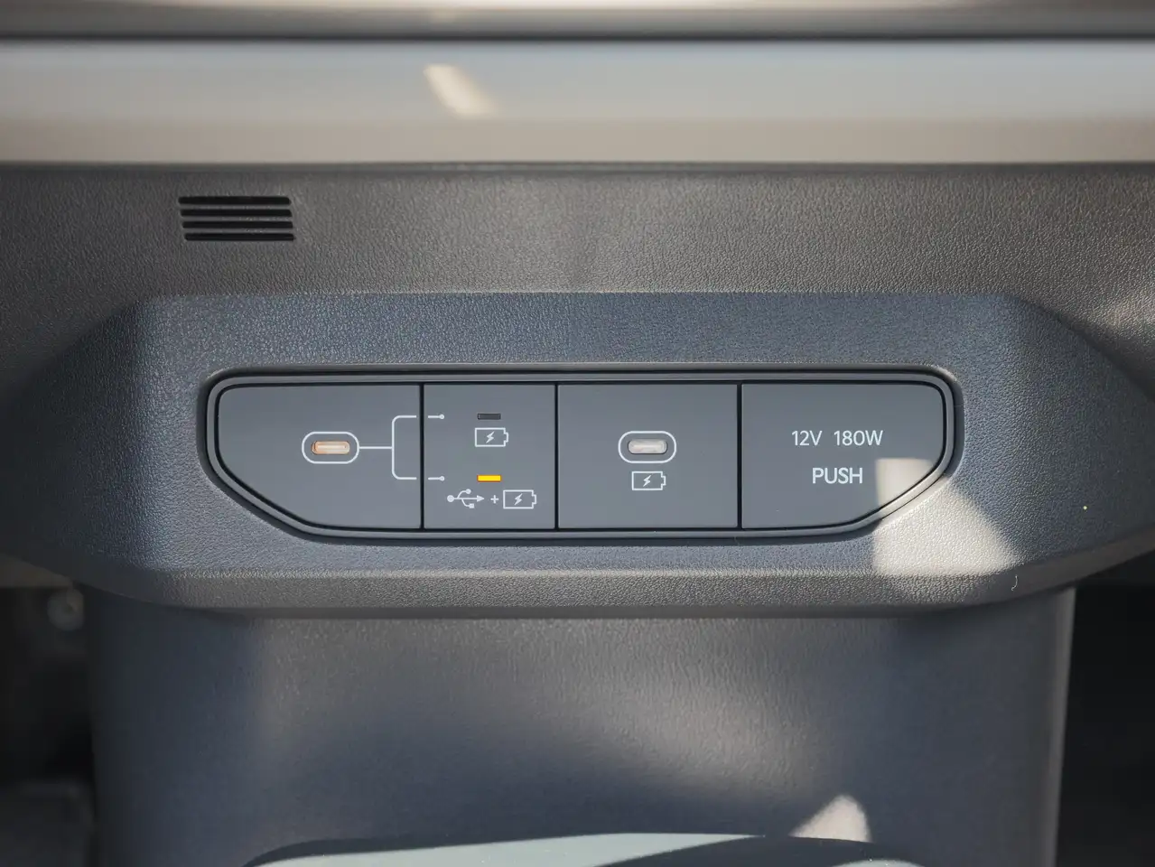 Kia EV4 снимка Kia EV4
