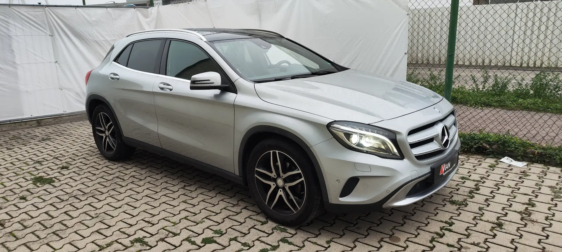 Mercedes-Benz GLA 220 GLA 220 CDI / d 4Matic (156.905) Silber - 2