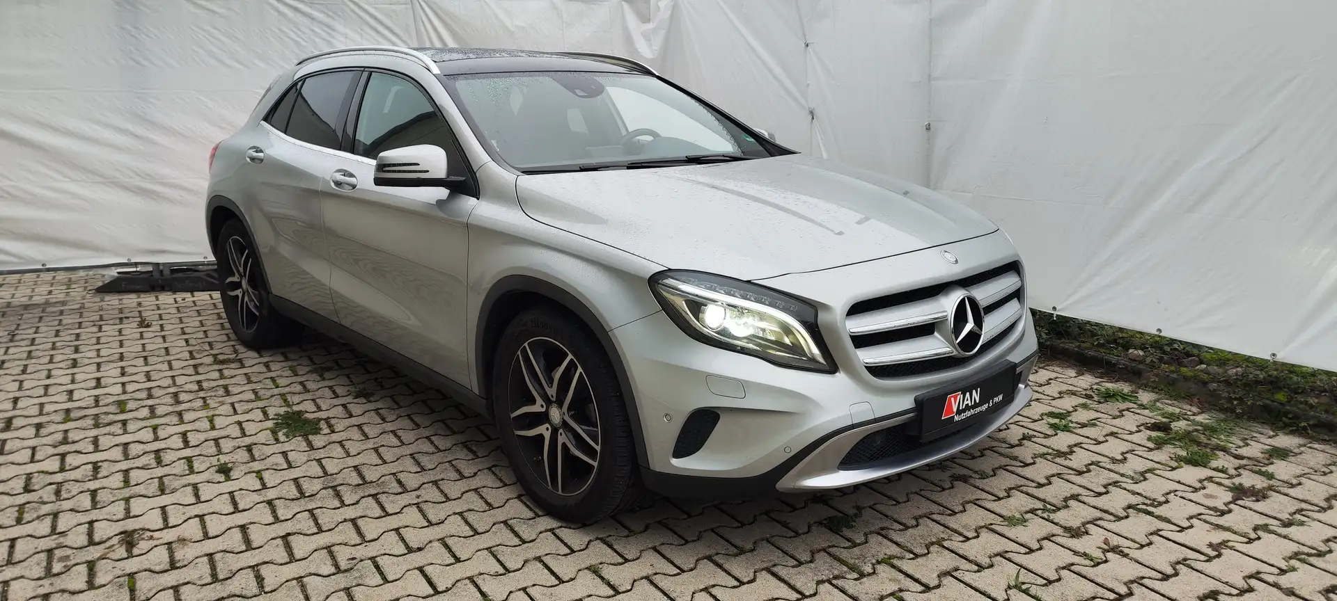Mercedes-Benz GLA 220 GLA 220 CDI / d 4Matic (156.905) Silber - 1