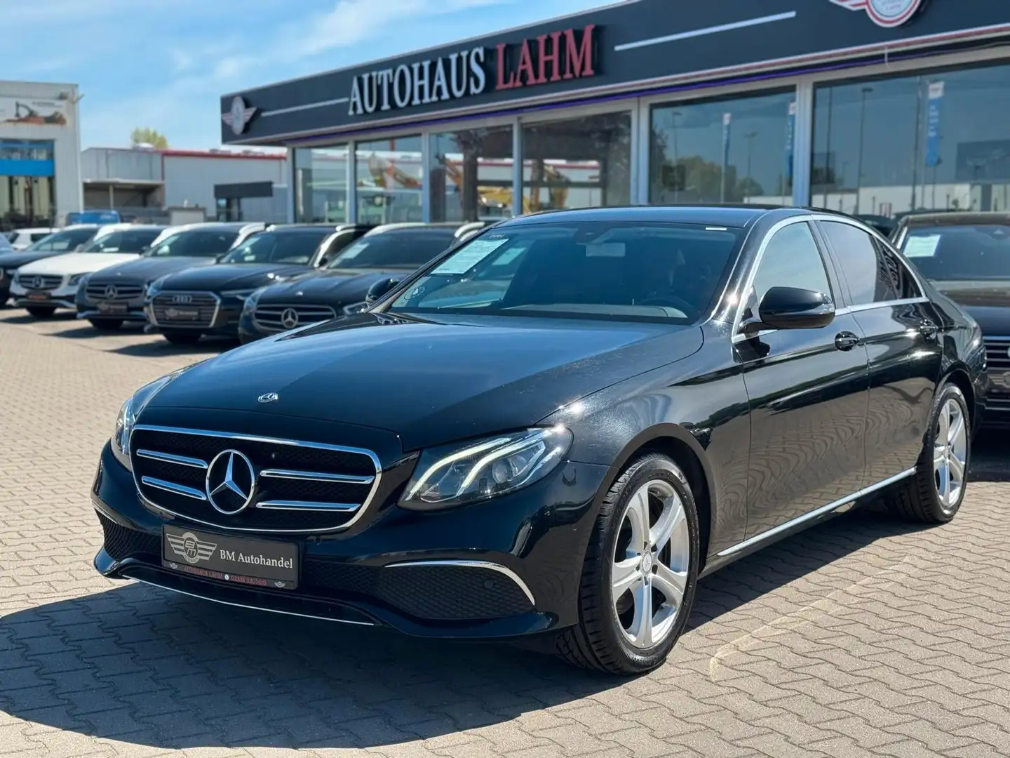 Mercedes-Benz E 300 D Lim. 9G-TRONIC"AVANTGARDE"1-HAND*KAMERA* Schwarz - 2